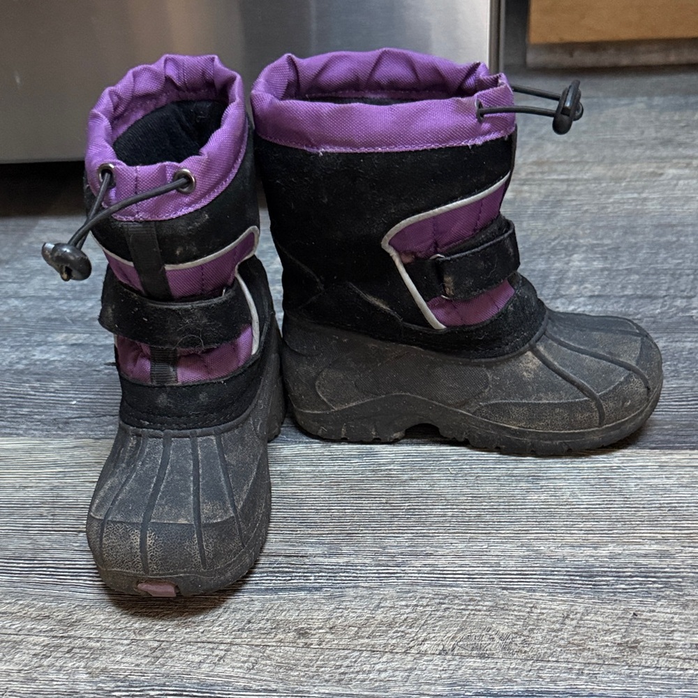 totes Kids Snow Boots in Purple and Black